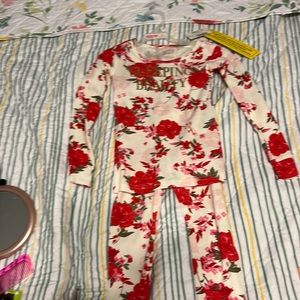 Children’s Place 2 pc sleeper with pink roses size 3T for girls